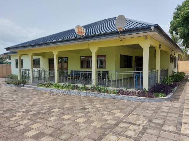 7bdrm House in Kasoa for sale · Photo 2