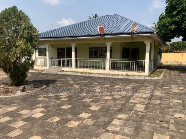 7bdrm House in Kasoa for sale · Photo 5