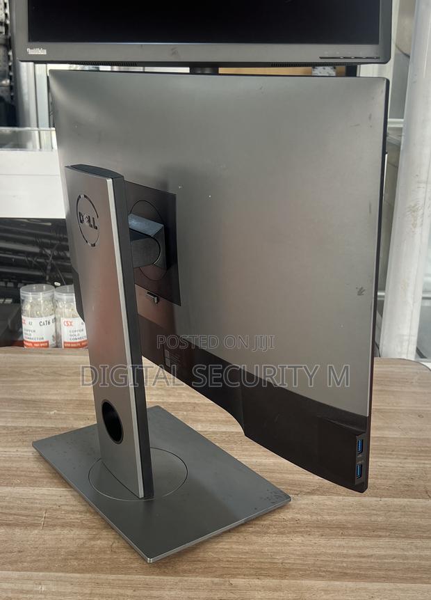Dell Ultrasharp U2719d - Led Monitor - 27" QHD Wide 1440p. · Photo 4