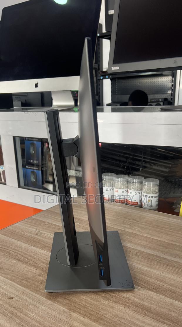 Dell Ultrasharp U2719d - Led Monitor - 27" QHD Wide 1440p. · Photo 3