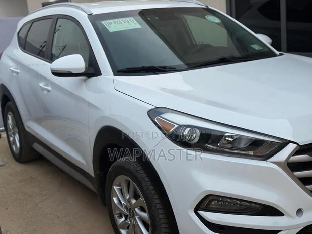 Hyundai Tucson Eco AWD 2017 White · Photo 2