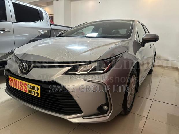 New Toyota Corolla 2023 Silver · Photo 2
