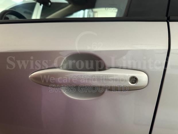 New Toyota Corolla 2023 Silver · Photo 3