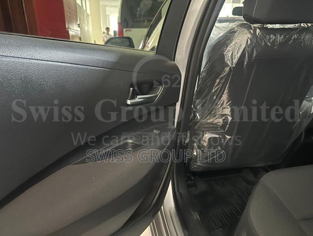 New Toyota Corolla 2023 Silver · Photo 4