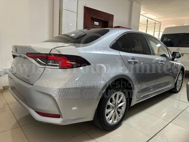 New Toyota Corolla 2023 Silver · Photo 6