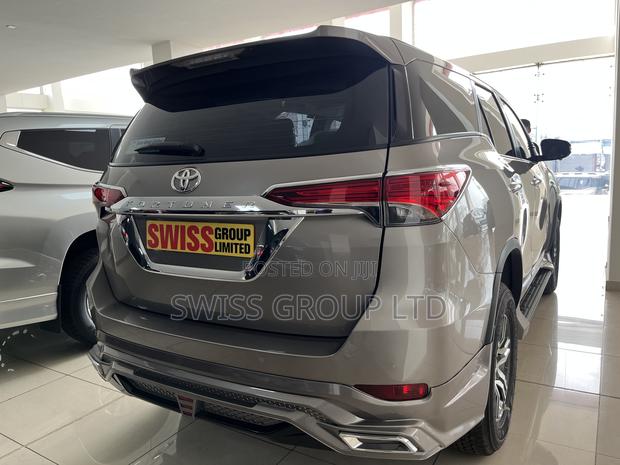 New Toyota Fortuner 2025 Beige · Photo 3