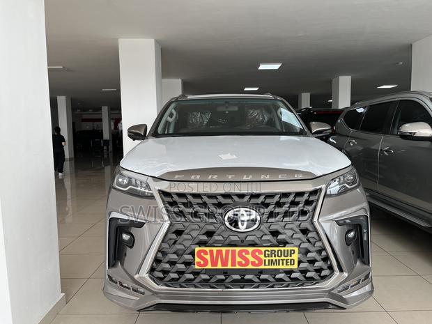 New Toyota Fortuner 2025 Beige · Photo 6