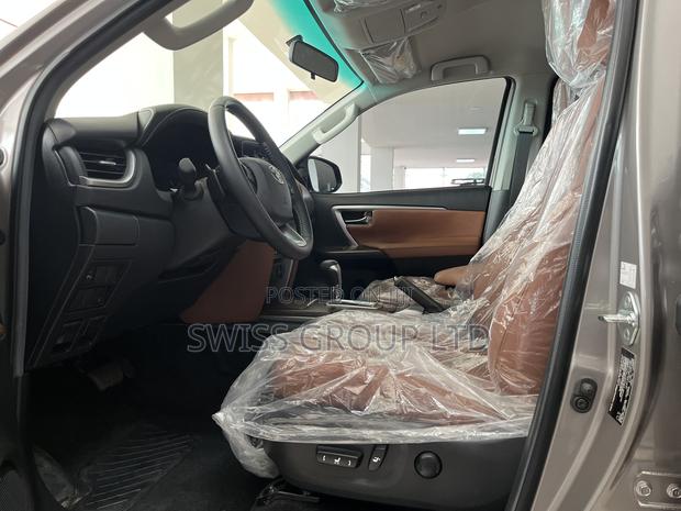 New Toyota Fortuner 2025 Beige · Photo 8