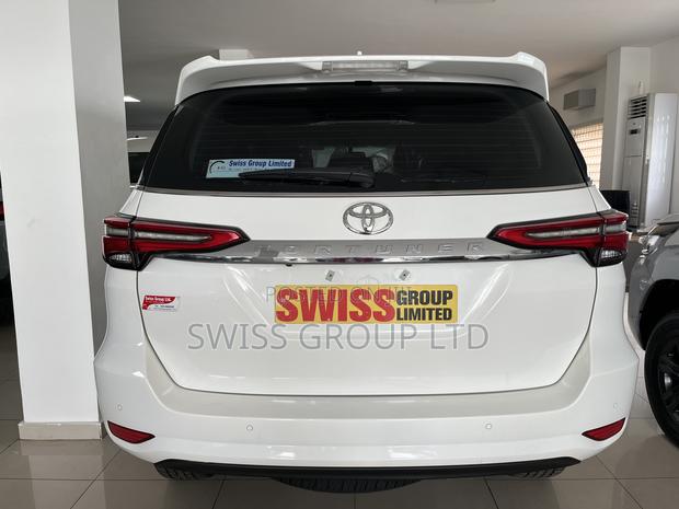 New Toyota Fortuner 2025 White · Photo 4