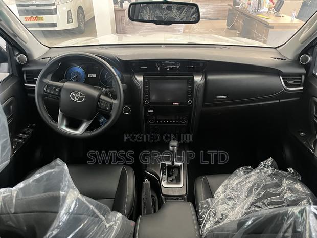 New Toyota Fortuner 2025 White · Photo 5