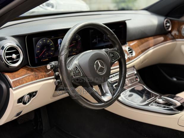 Mercedes-Benz E300 2018 Blue · Photo 8