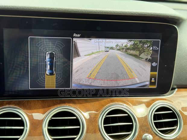 Mercedes-Benz E300 2018 Blue · Photo 7