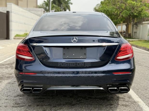 Mercedes-Benz E300 2018 Blue · Photo 5