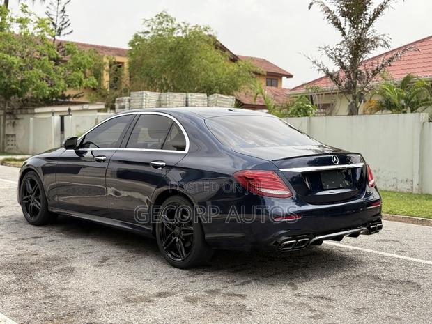 Mercedes-Benz E300 2018 Blue · Photo 4