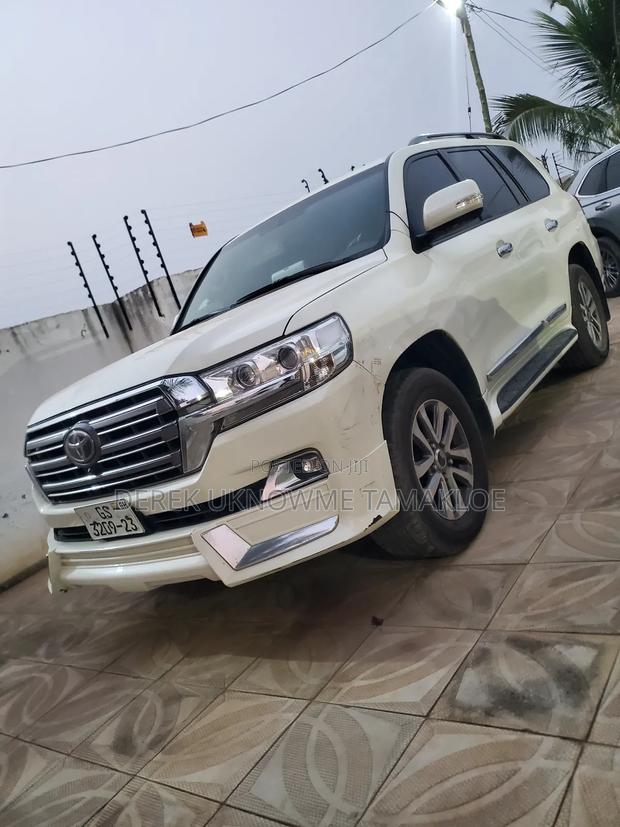 Toyota Land Cruiser 2017 White · Photo 6