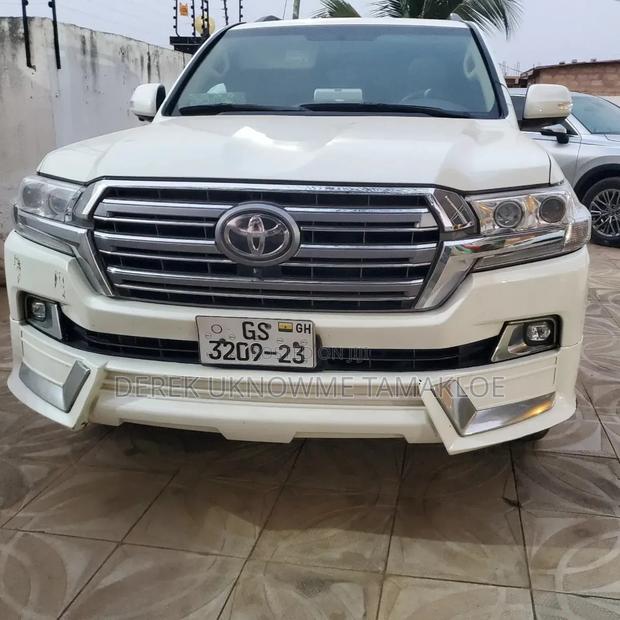 Toyota Land Cruiser 2017 White · Photo 2