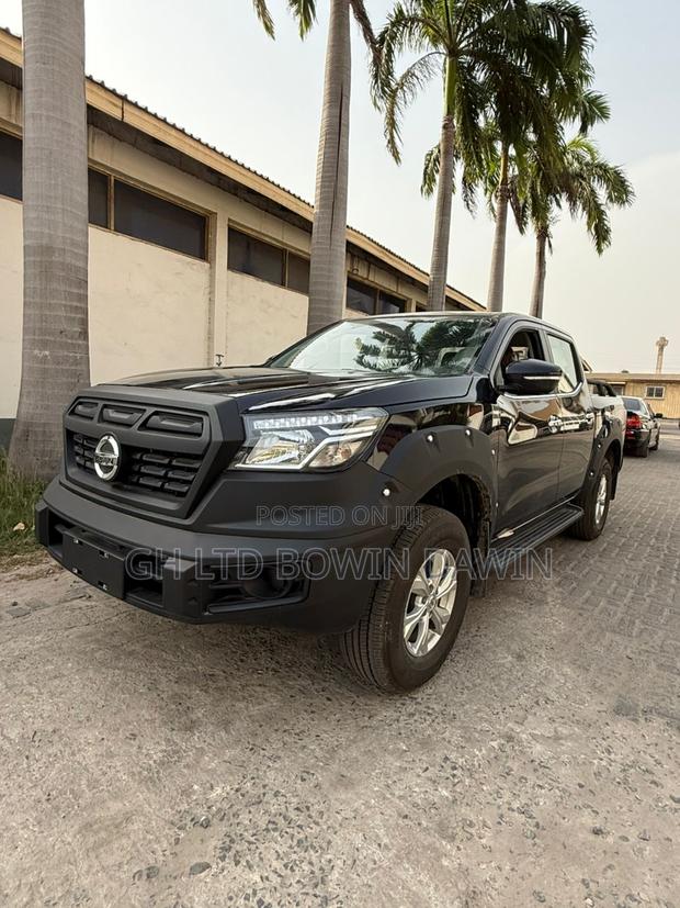 New Nissan Pick-Up 2025 Black · Photo 1