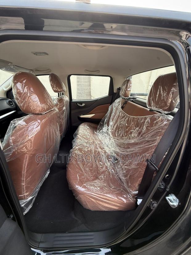 New Nissan Pick-Up 2025 Black · Photo 4