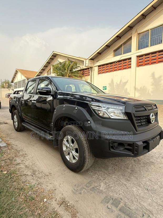 New Nissan Pick-Up 2025 Black · Photo 6