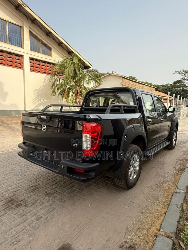 New Nissan Pick-Up 2025 Black · Photo 7