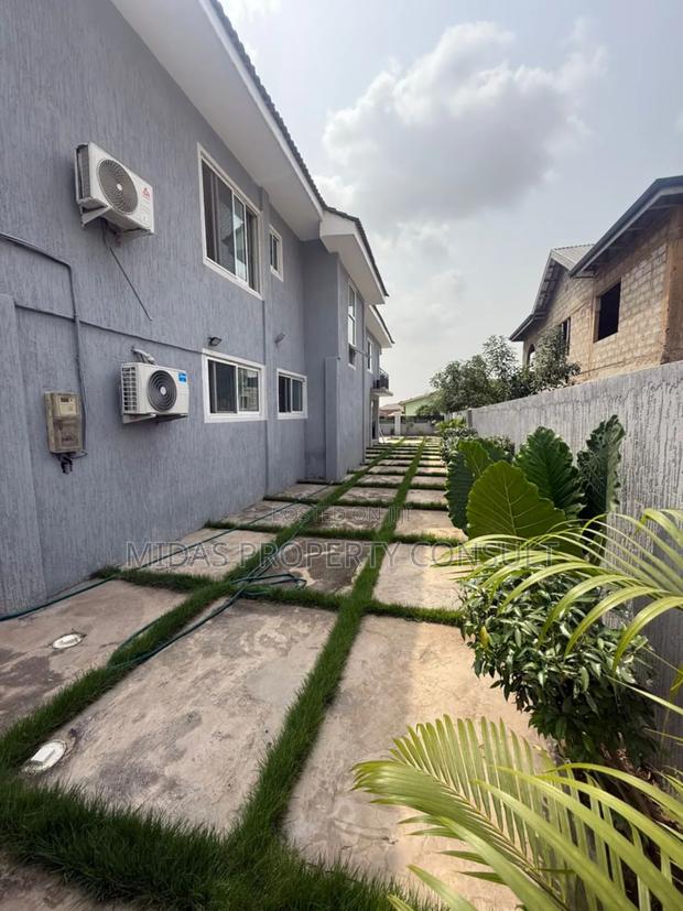 7bdrm House in Community 12, Tema Metropolitan for sale · Photo 4