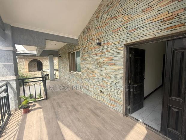 7bdrm House in Community 12, Tema Metropolitan for sale · Photo 5