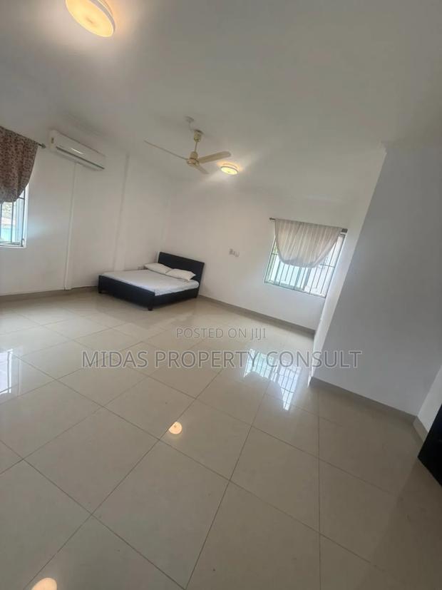 7bdrm House in Community 12, Tema Metropolitan for sale · Photo 6