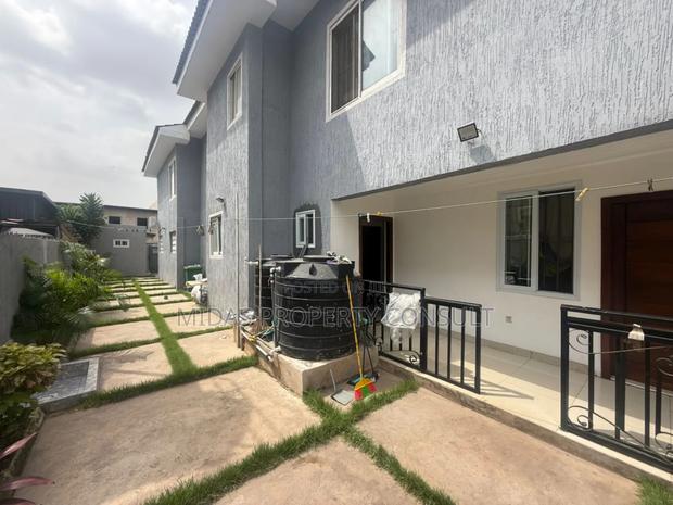 7bdrm House in Community 12, Tema Metropolitan for sale · Photo 7