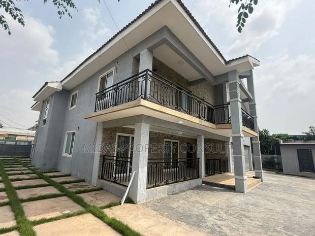 7bdrm House in Community 12, Tema Metropolitan for sale · Photo 2
