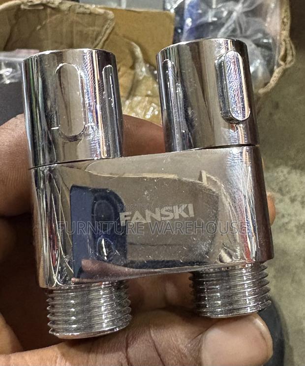 Double Fanski Angle Valve · Photo 2