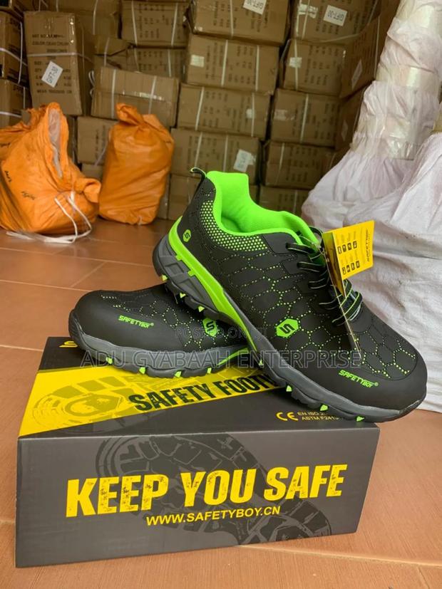 Safety Boots · Photo 1