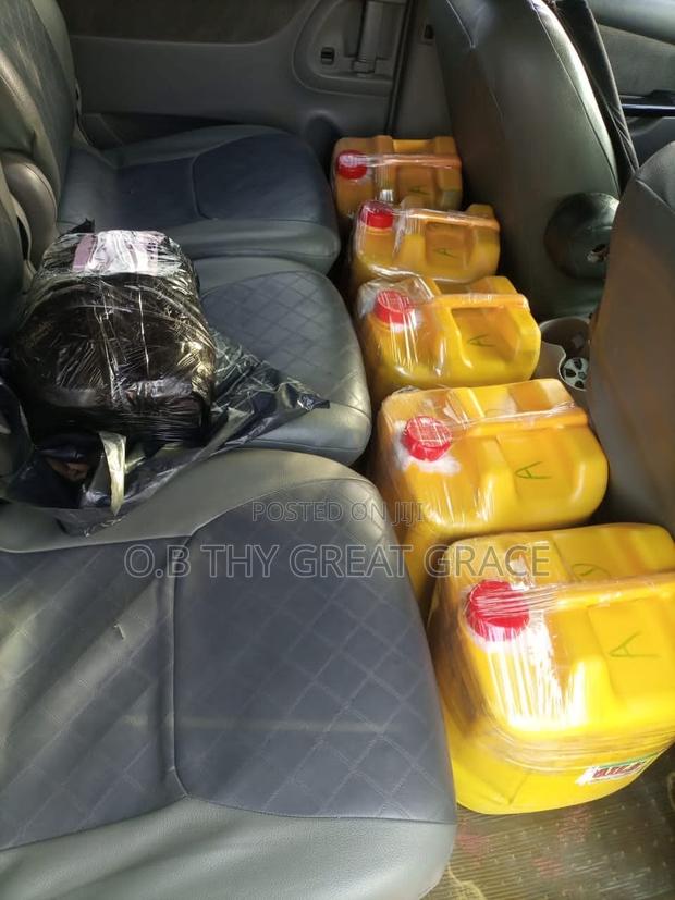 Natural and Organic Honey in All Sizes · Photo 1