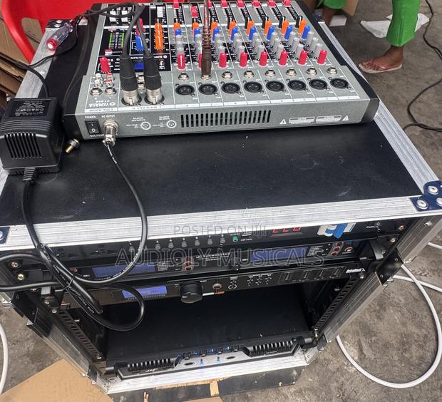 Amplifier Rack Set · Photo 2