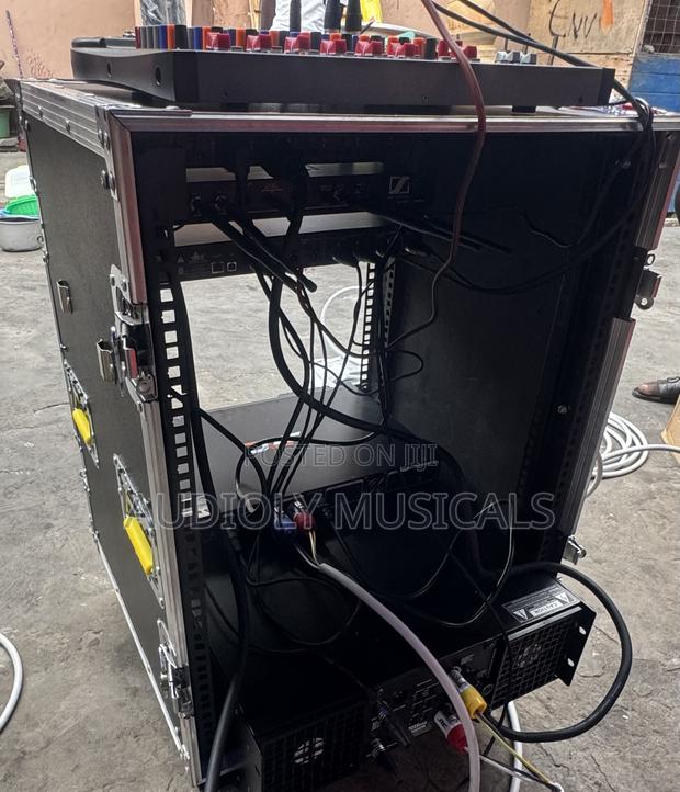 Amplifier Rack Set · Photo 3