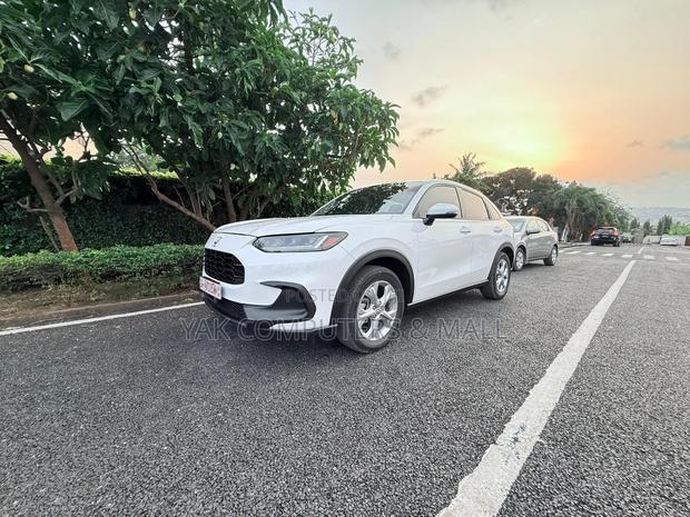 Honda HR-V LX 2WD CVT 2023 White · Photo 2