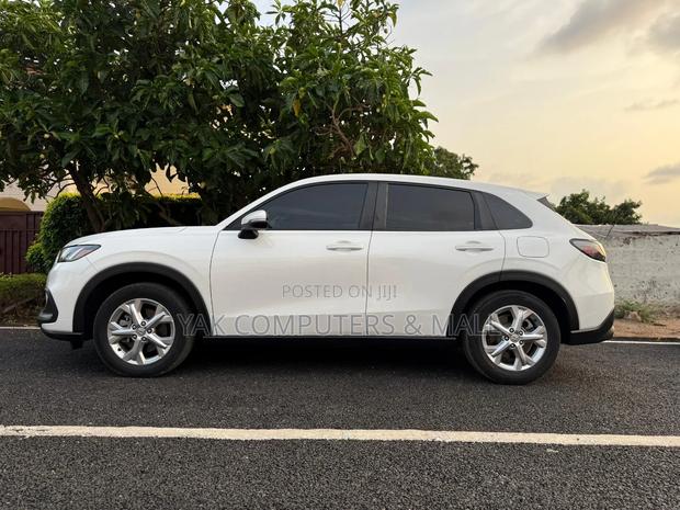 Honda HR-V LX 2WD CVT 2023 White · Photo 6
