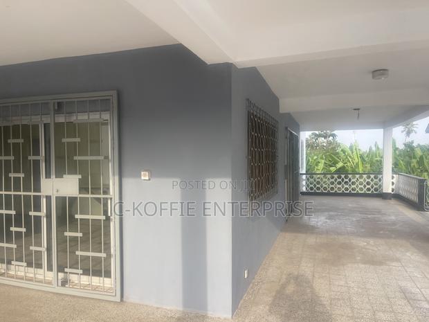 8bdrm Apartment in Tesano for rent · Photo 5