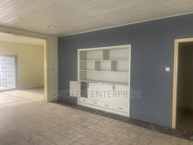 8bdrm Apartment in Tesano for rent · Photo 6