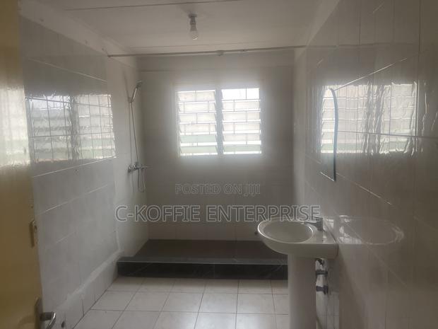 8bdrm Apartment in Tesano for rent · Photo 7