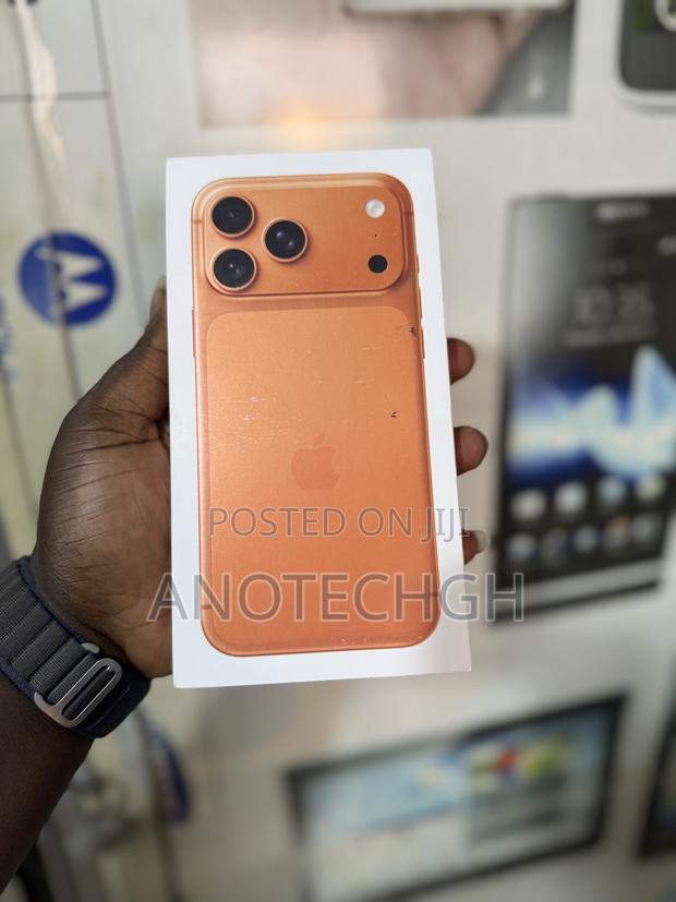 New Apple iPhone 17 Pro Max 256 GB Orange · Photo 2