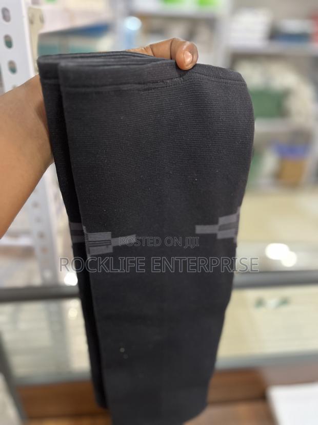 Knitted Knee Pad · Photo 3