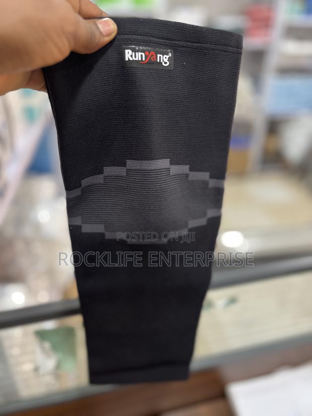 Knitted Knee Pad · Photo 1
