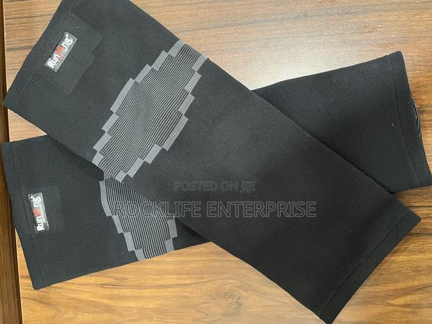Knitted Knee Pad · Photo 2