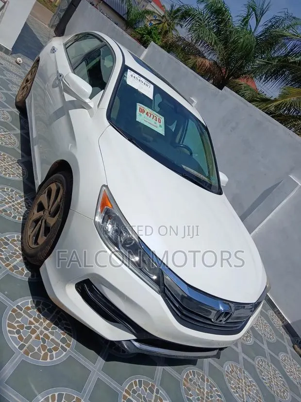 Honda Accord Sport SE 4dr Sedan FWD (2.4L 4cyl 2A) 2017 White · Photo 1