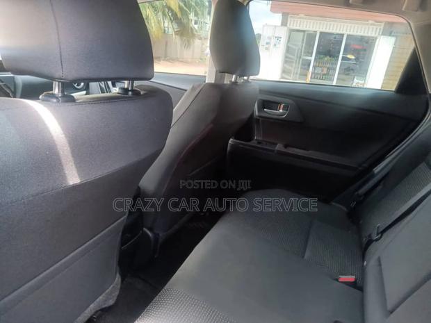Toyota Corolla SE (1.8L 4cyl 2A) 2018 Silver · Photo 4
