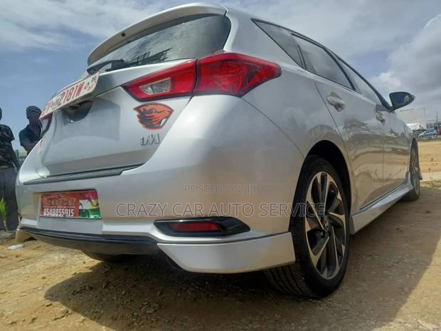 Toyota Corolla SE (1.8L 4cyl 2A) 2018 Silver · Photo 8