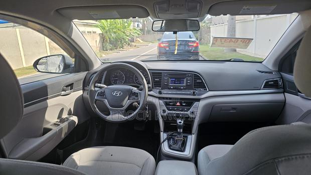 Hyundai Elantra Limited Sedan FWD (2.0L 4cyl 6A) 2017 Blue · Photo 5