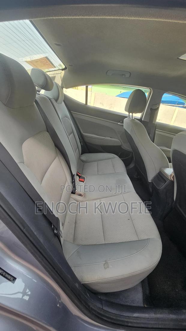 Hyundai Elantra Limited Sedan FWD (2.0L 4cyl 6A) 2017 Blue · Photo 8