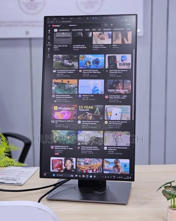 24” Dell Ips Display Ultra Wide Frameless Monitor · Photo 2