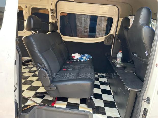Nissan Caravan (Urvan) 2013 White · Photo 5